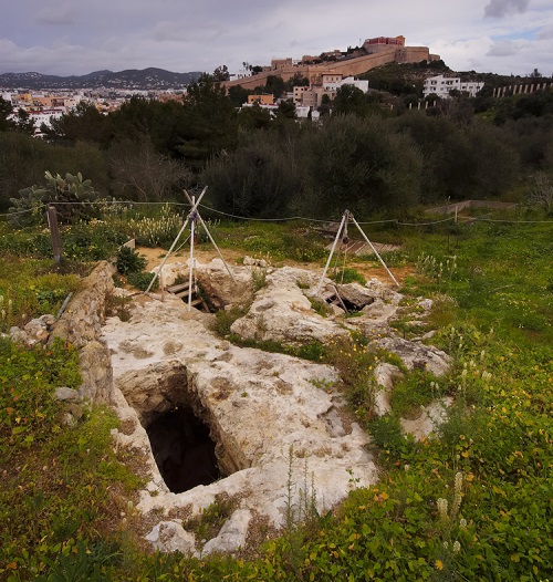 Top 10 Ibiza, puig des molins grotten